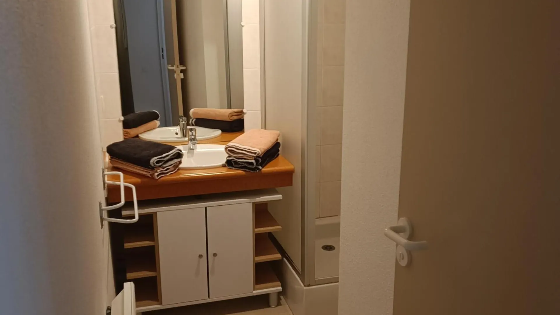קאוטרט Joli T2 Avec Alcove Wifi 4 Pers Linge De Maison Inclus צרפת